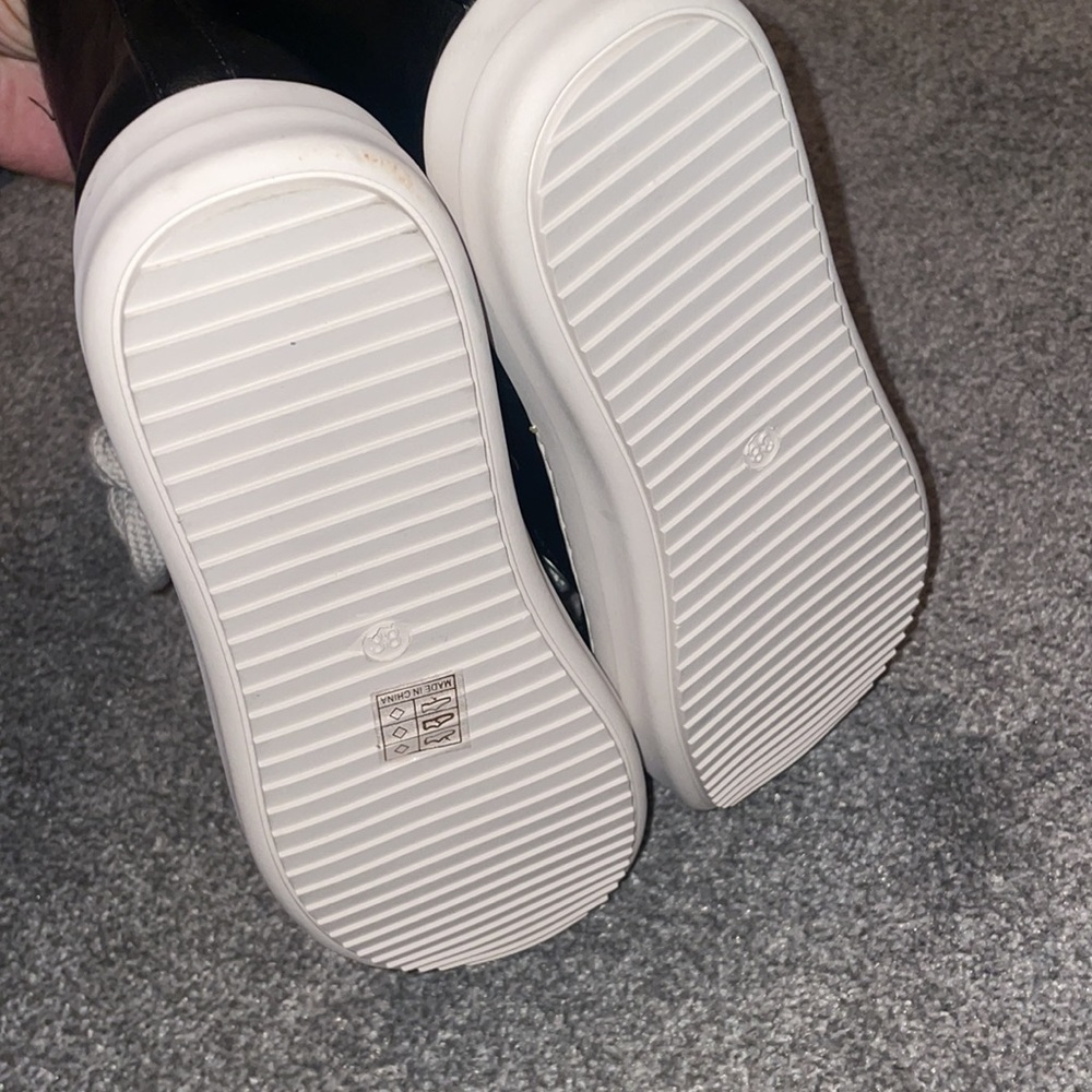Shoes - Picture 5 of 8